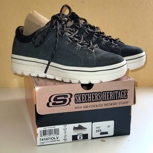 woman skechers